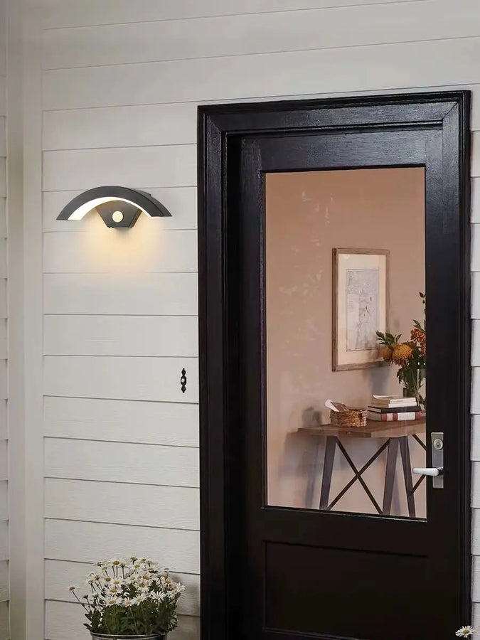 Niamh Arche Aluminium Noir Mat Minimaliste