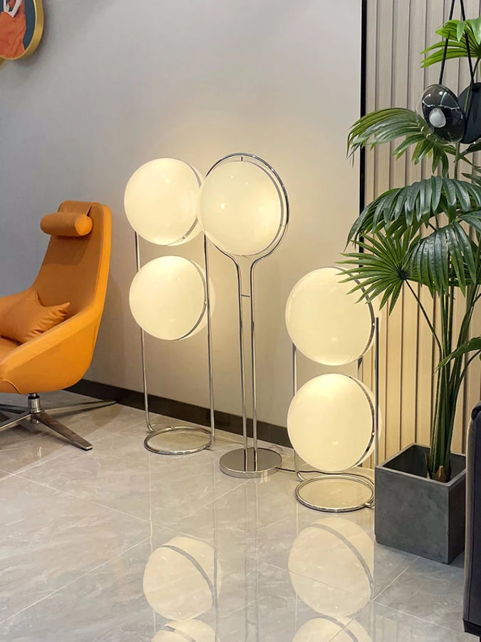Lampadaire Sphère Verre Opalin et Métal Chromé Minimaliste Design - Salon Bureau Chambre — Orbe