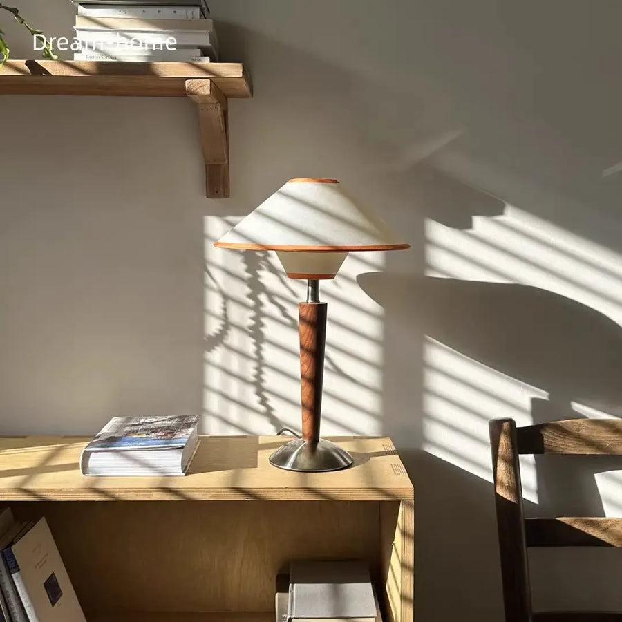 Lampe de Table Cône Tissu Vert et Bois - Chambre Bureau Salon — Cono