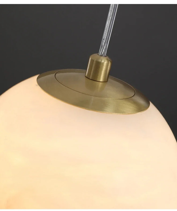 Lumis250 Sphère Albâtre Blanc et Laiton Épuré