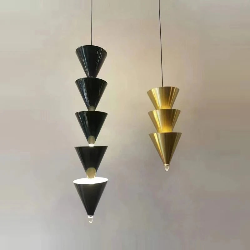 Suspension Cônes Métal Noir Mat Empilés - Cuisine Salon Bureau — Zorn