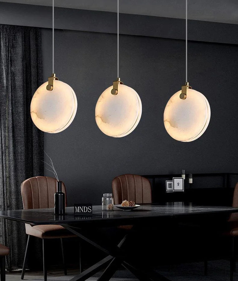 Lumis258 Sphère Verre Opalin et Laiton Minimaliste