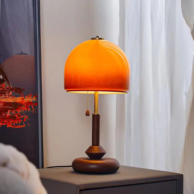 Lampe de Table Dôme Verre Ambré et Bois Sombre - Chambre Bureau Salon — Voûte