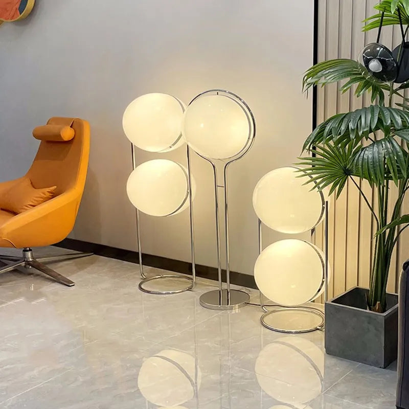 Lampadaire Sphère Verre Opalin et Métal Chromé Minimaliste Design - Salon Bureau Chambre — Orbe