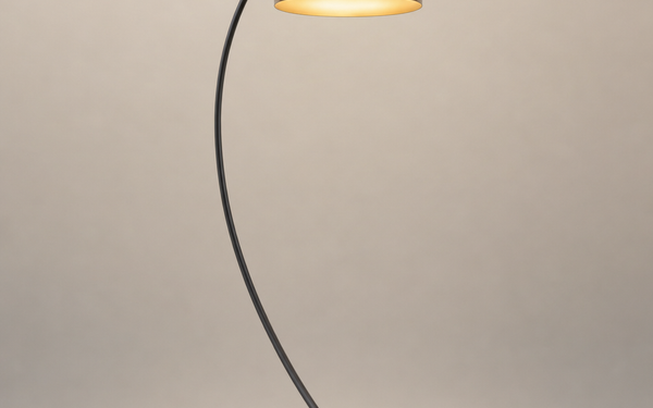 éclairer un salon tout en longueur — Lampadaire | Halo
