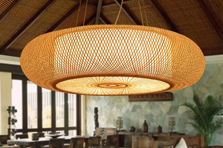 Plafonnier design dans une chambre au plafond bas — Candela Luminaires