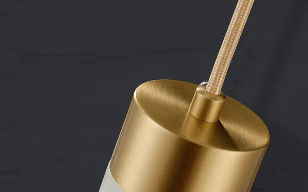 Luminaire scandinave bois naturel dans un intérieur nordique — Candela Luminaires