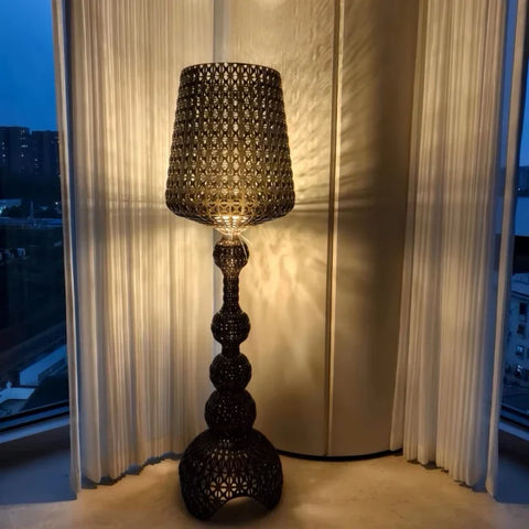 Lampadaire Tressage Métallique Noir Art Déco - Salon Bureau Chambre — Lueur