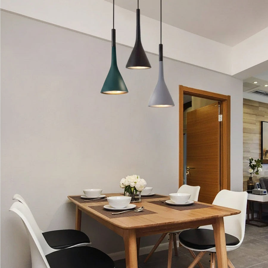Suspension Cône Métal Noir Mat Minimaliste Design - Cuisine Salon Bureau — Effilé