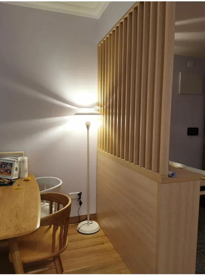 Lampadaire Tablette Métal Noir et Bois Minimaliste Design - Salon Bureau Chambre — Lumio