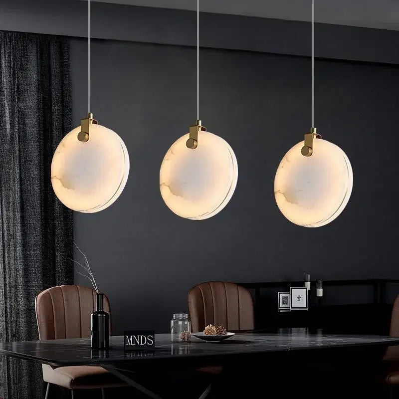 Lumis258 Sphère Verre Opalin et Laiton Minimaliste