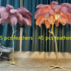 Lampadaire Plumes Blanches et Métal Doré Art Déco - Salon Bureau Chambre — Aigrette