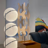 Lampadaire Sphère Verre Opalin et Métal Chromé Minimaliste Design - Salon Bureau Chambre — Orbe