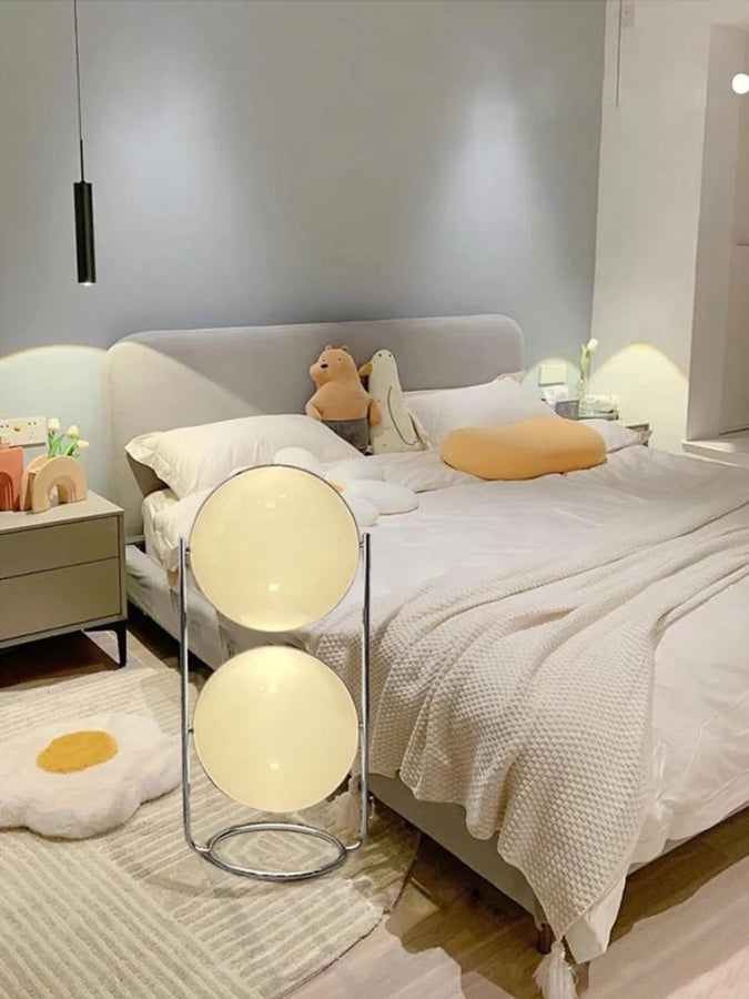 Lampadaire Sphère Verre Opalin et Métal Chromé Minimaliste Design - Salon Bureau Chambre — Orbe