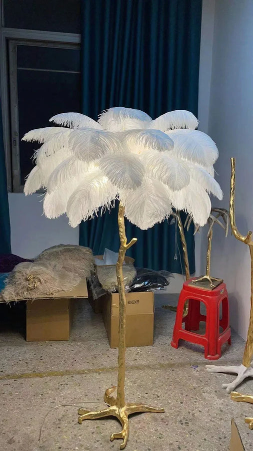 Lampadaire Feuillage Plumes Blanches et Métal Doré Art Déco - Salon Bureau Chambre — Folium