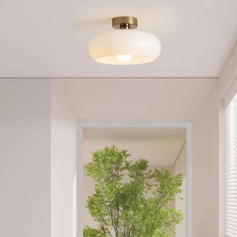 Plafonnier Sphère Verre Opalin et Laiton Minimaliste Design Moderne Boule - Salon Salle à Manger Chambre — Vesta