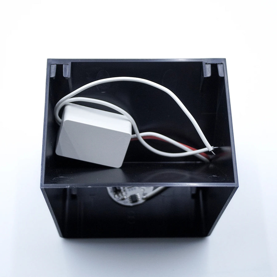 Rute Cube Aluminium Noir Épuré