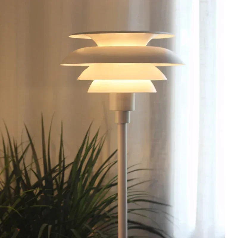 Lampadaire Tablette Métal Noir et Bois Minimaliste Design - Salon Bureau Chambre — Lumio