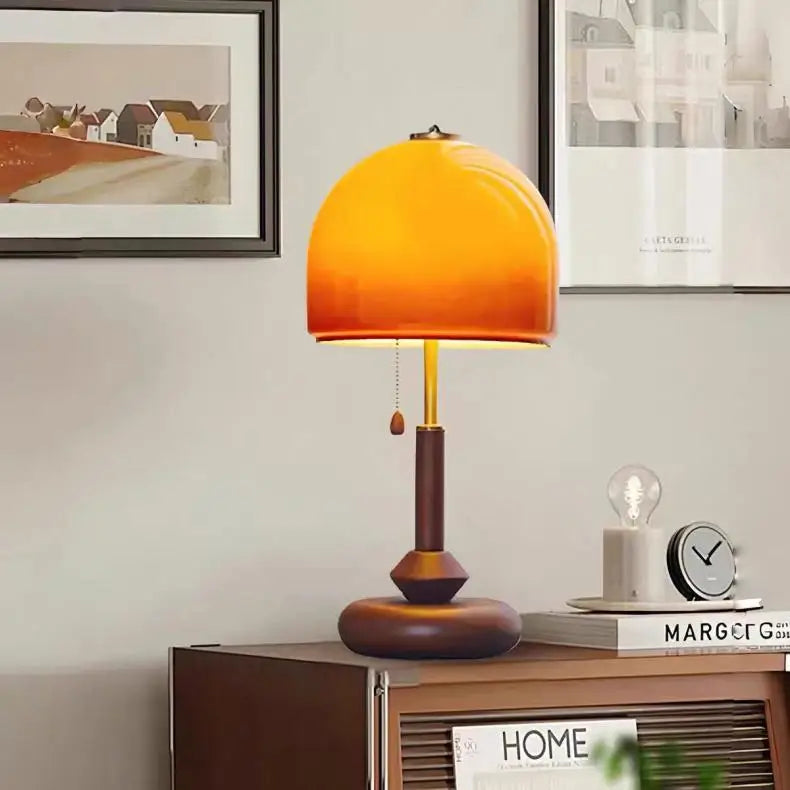 Lampe de Table Dôme Verre Ambré et Bois Sombre - Chambre Bureau Salon — Voûte