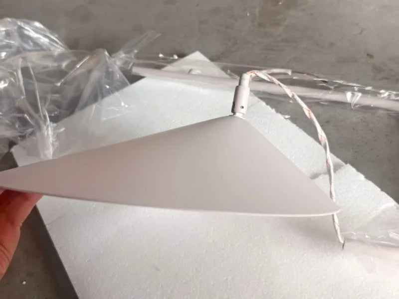 Patrícia Chapeau Métal Blanc Minimaliste