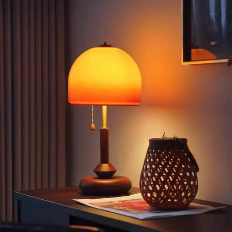 Lampe de Table Dôme Verre Ambré et Bois Sombre - Chambre Bureau Salon — Voûte