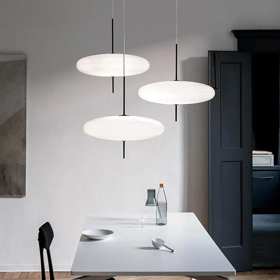 Suspension Disque Métal Noir et Verre Opalin - Chambre Salon Cuisine — Xenon