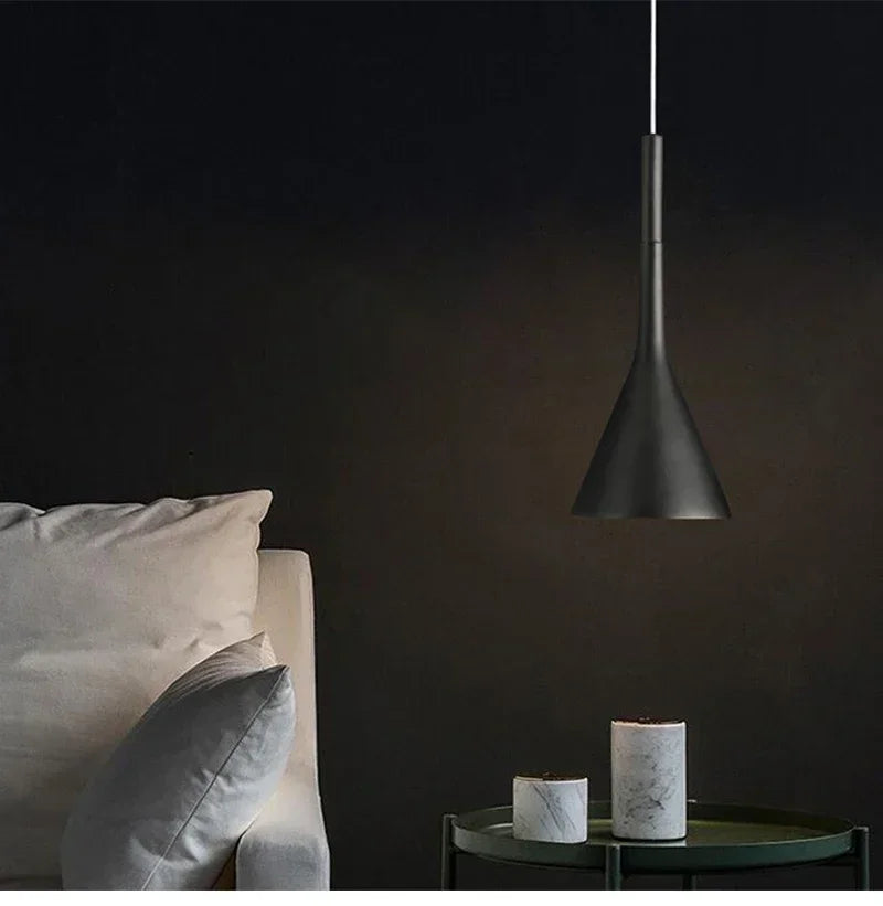 Suspension Cône Métal Noir Mat Minimaliste Design - Cuisine Salon Bureau — Effilé