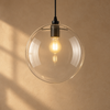 Astéria — suspension boule en verre transparent, finition noire