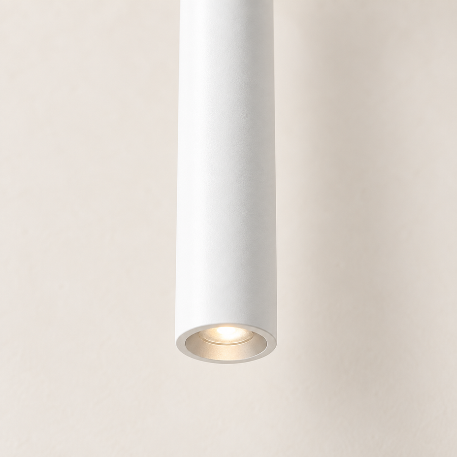 Clarté suspension blanche — détail de l’extrémité lumineuse