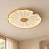 Solara en finition bois naturel, une feuille, lumière chaude dans un intérieur crème