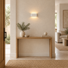Xanthos blanc 12 W — applique 17,5 × 9 cm dans une entrée avec console en chêne