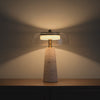 Lampe de table Oréa allumée, travertin et verre — vidéo