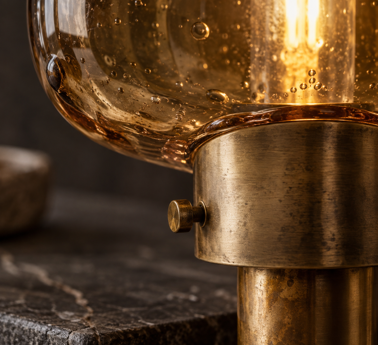 Verre soufflé et laiton patiné — Candela